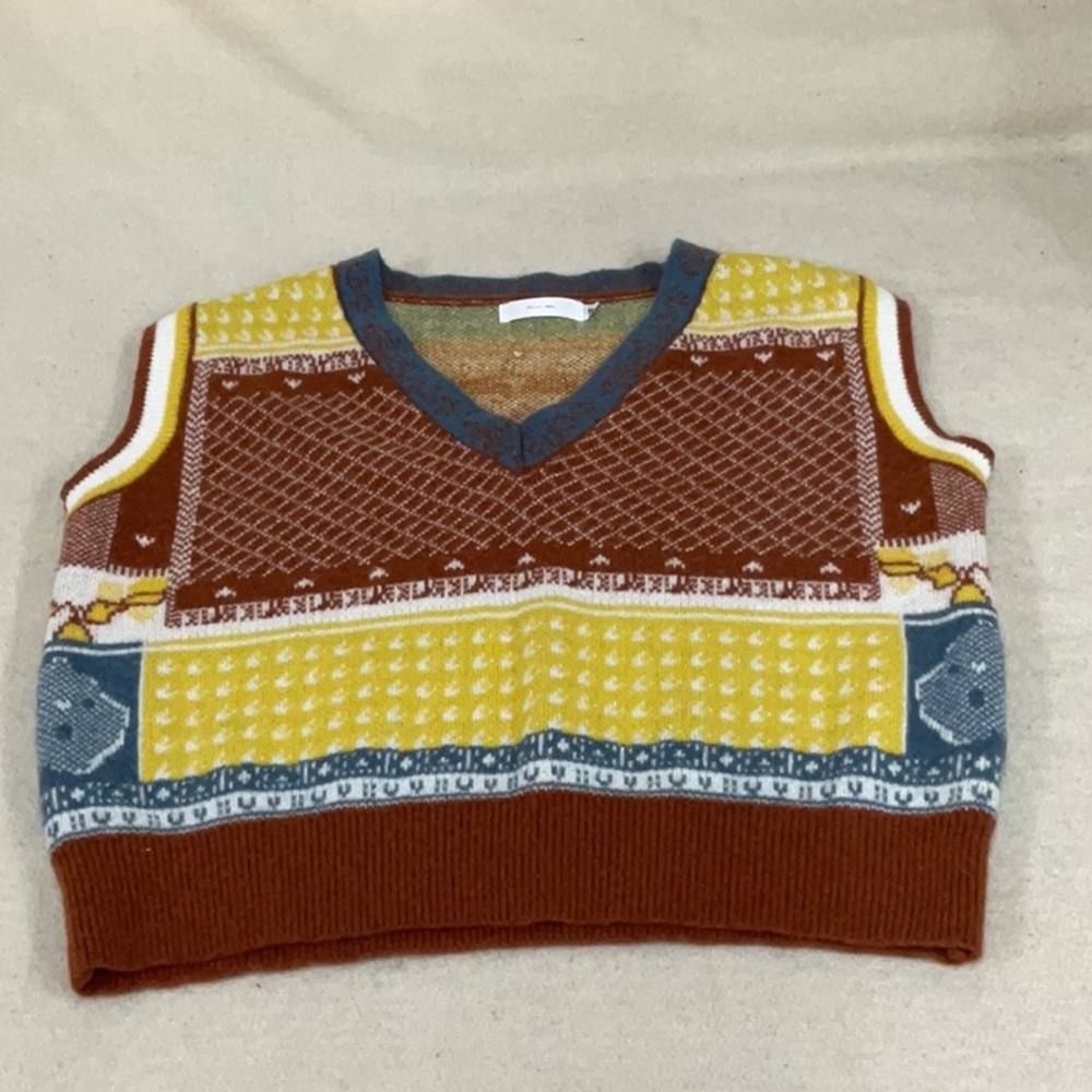 EUC Woman’s Knit Mix cropped sweater